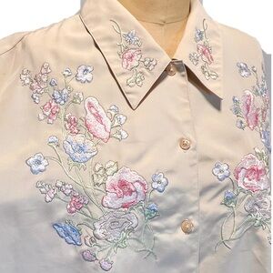 VINTAGE pastel cottage floral embroidered‎ blouse short sleeve button down 90s